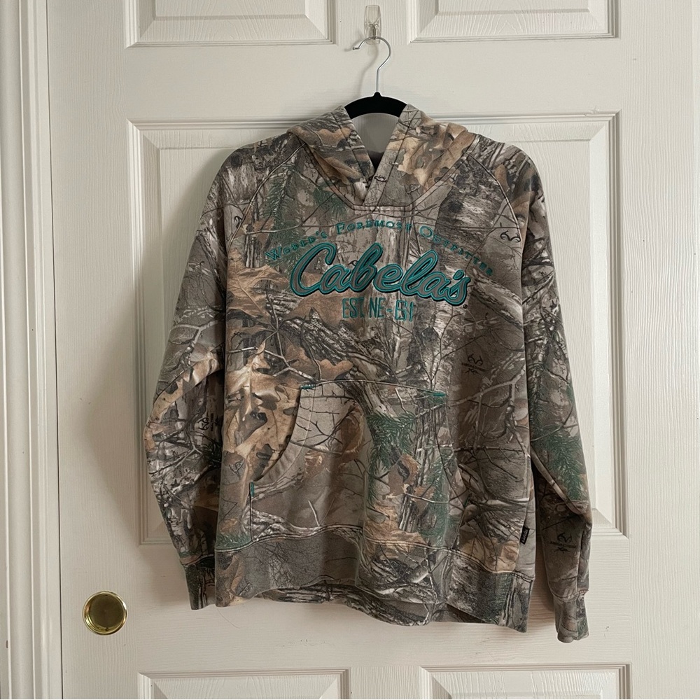 Camoflauge cabela’s hoodie (no strings)